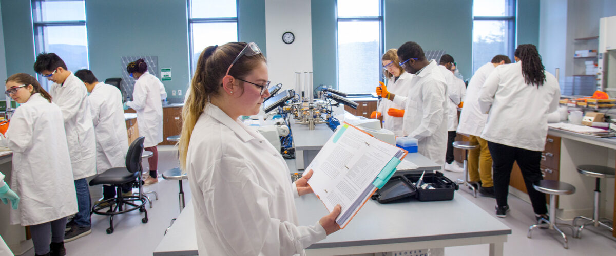 Students in a bio chem lab